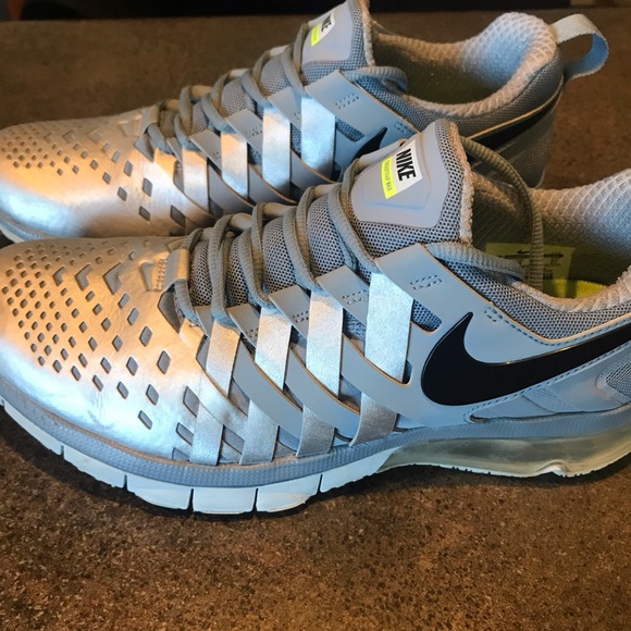 nike black trainers size 9